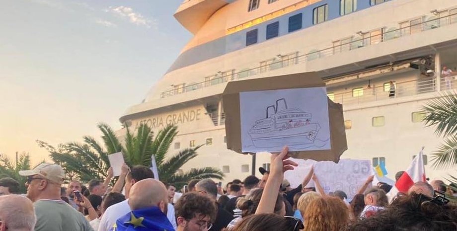 лайнер, Грузия, Батуми, круизный лайнер, протесты