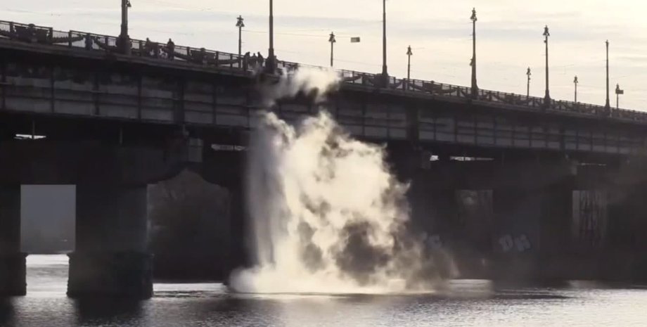 мост патона, поток воды, фото