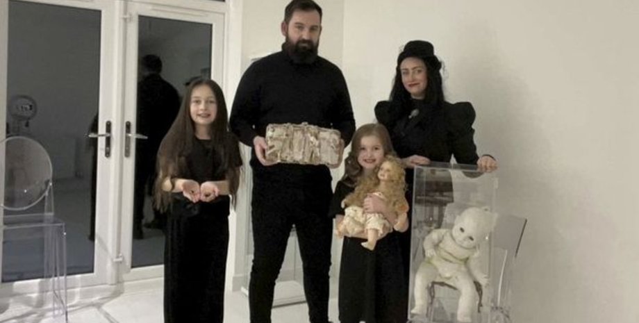 Семейка Адамс, странная семья, семья с Англии, родетили с детьми, хоррор,