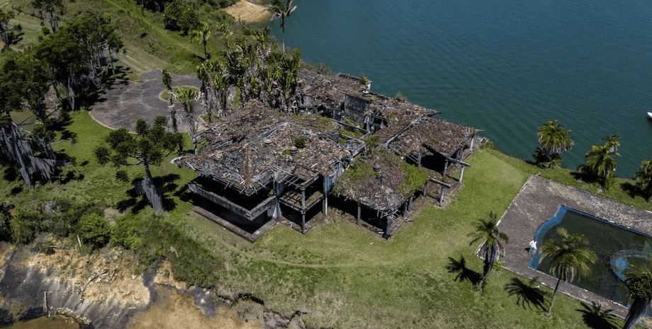 Заброшенный особняк Пабло Эскобара, наркобарон, наркоторговец, поместье, La Manuela, убийство Эскобара, играют в пейнтбол