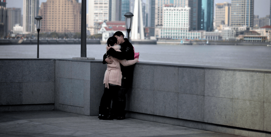 Влюбленная пара, парень, девушка, Китай, мост, город