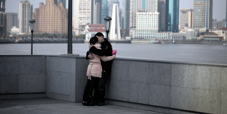 Закохана пара, хлопець, дівчина, Китай, міст, місто