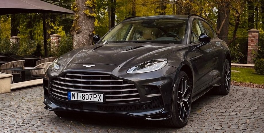 Aston Martin DBX707