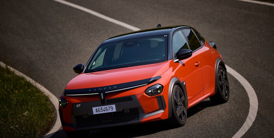 Заряженный хэтчбек Lancia Ypsilon HF 2025