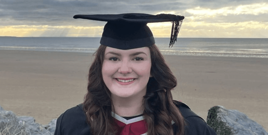 Кейтлин Морган нашла работу бухгалтера-стажера