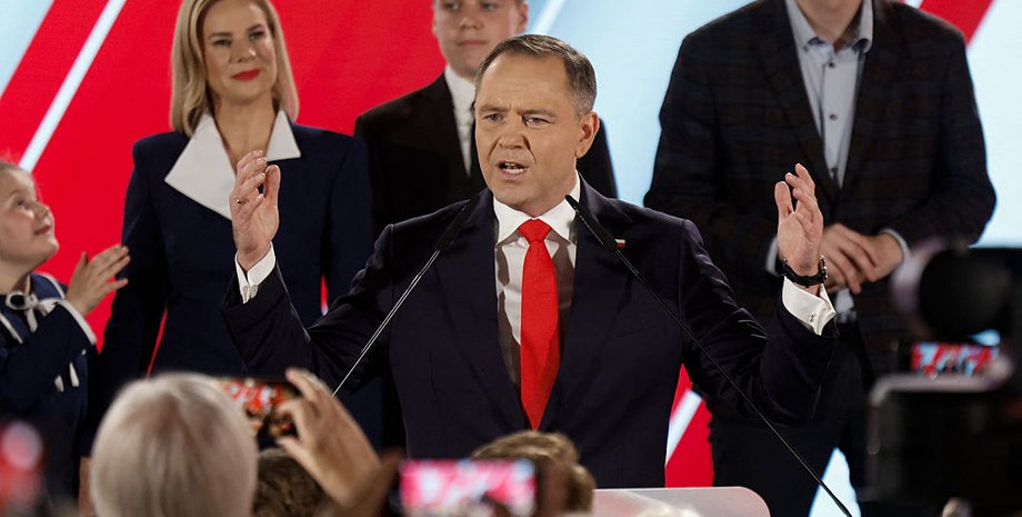 Президент Польщі Кароль Навроцький виступив за внесення до законодавства положень про заборону "бандерівського символу"