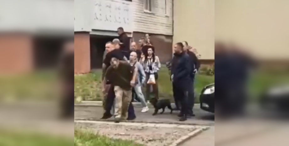 Нападение на ТЦК В Черкассах произошла ссора с работниками ТЦК, на которую отреагировали в областном военкомате