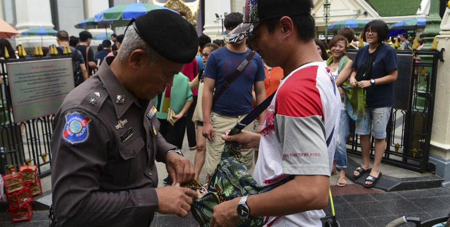 Полиция Таиланда, мужчина объявил себя бессмертным, мужчина пережил три выстрела, отразил три пули, стрельба, пистолет, старые знакомые