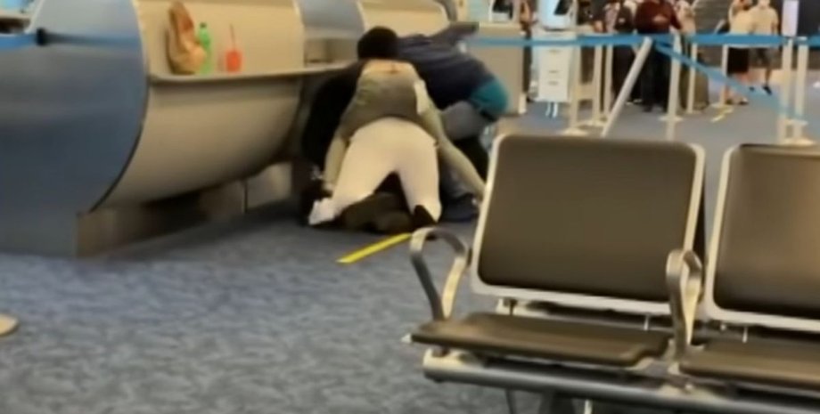 США, Майами, аэропорт, пассажиры, драка, потасовка,