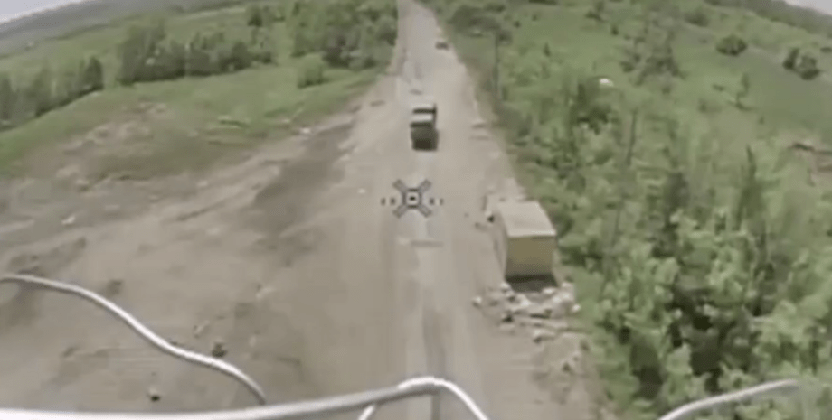 дрон уничтожает буханку дрон