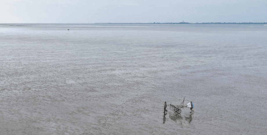 северное побережье Германии, штормовой прилив, археологическое открытие, методы геофизической визуализации, искусственные насыпи, фундамент церкви, торговый порт, историческая катастрофа, физические следы, катастрофический шторм