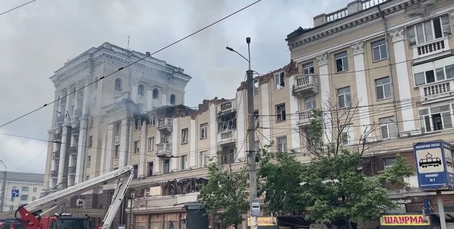 Rusové políbili budovu s vysokou rise ve středu Dnieperu a poškodili železniční ...