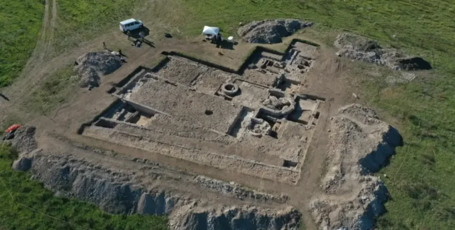 Археологи розкопали палац єпископа