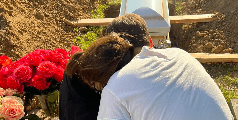 Никола Пельтц и Бруклин Бекхэм, собака николи пельтц, смерть собаки, грумер смерть, чихуахуа