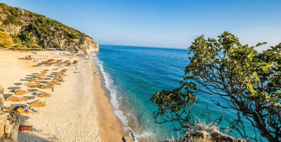 У які країни світу почали їздити туристи Албанія