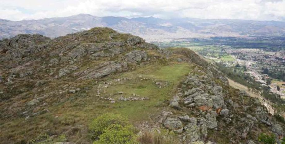 Анди, Перу, площа, мегаліти, археологи, артефакти, знахідки, розкопки, лазурит, кварц, гончарство, культура, спадщина, історія, кераміка, піраміди, Стоунгендж