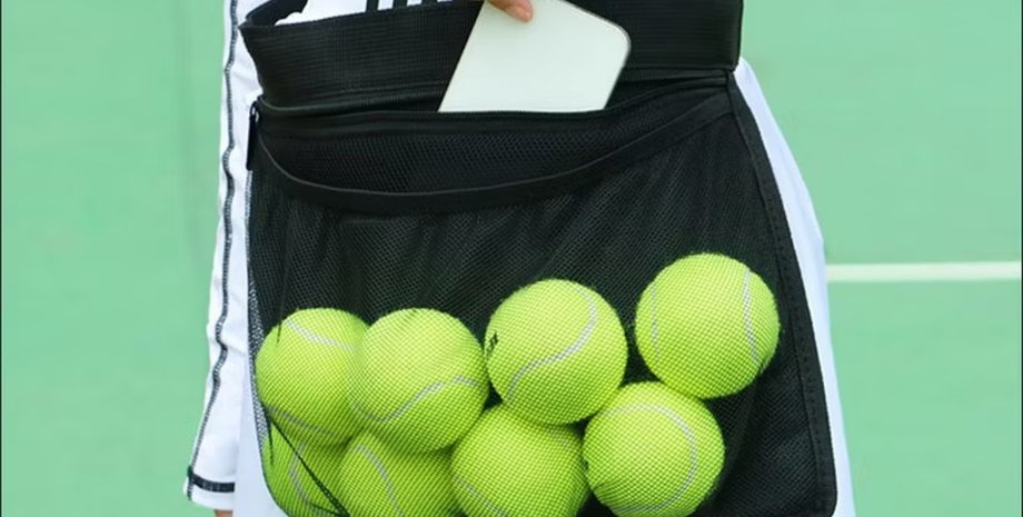 ховав 50 000 доларів у тенісних м'ячах, які пізніше знайшла його дружина