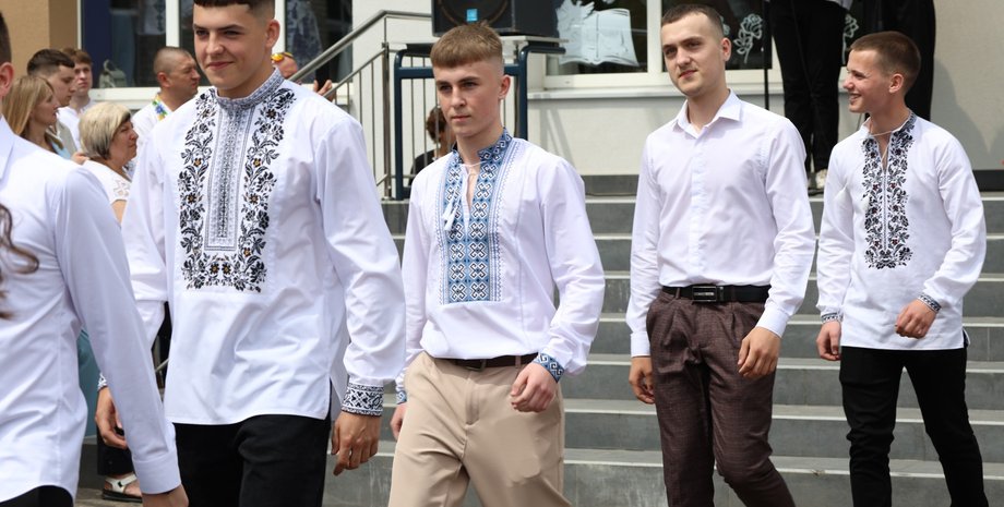 11-классники заканчивают школу дистанционно и выезжают за границу