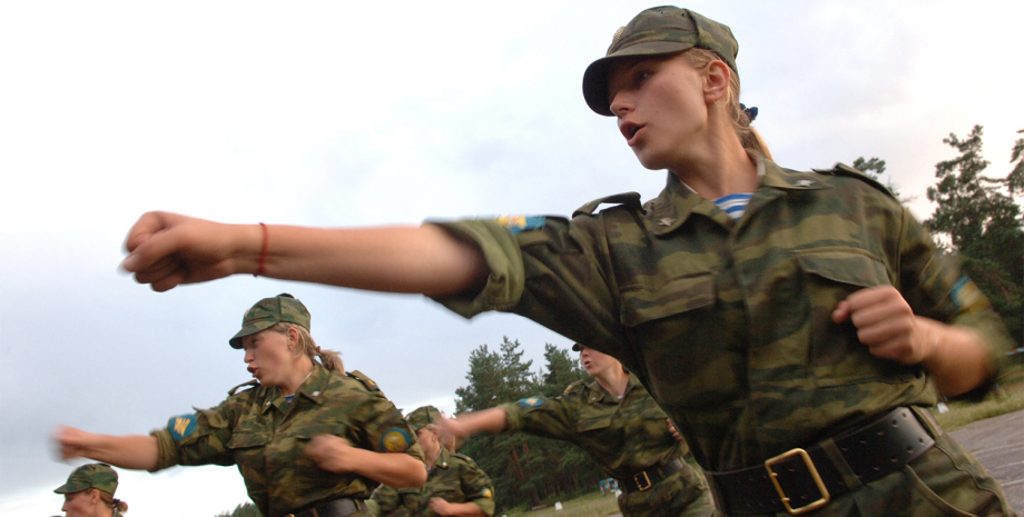 El ejército ucraniano notó más rusos en el frente, en particular, en el Donbass ...