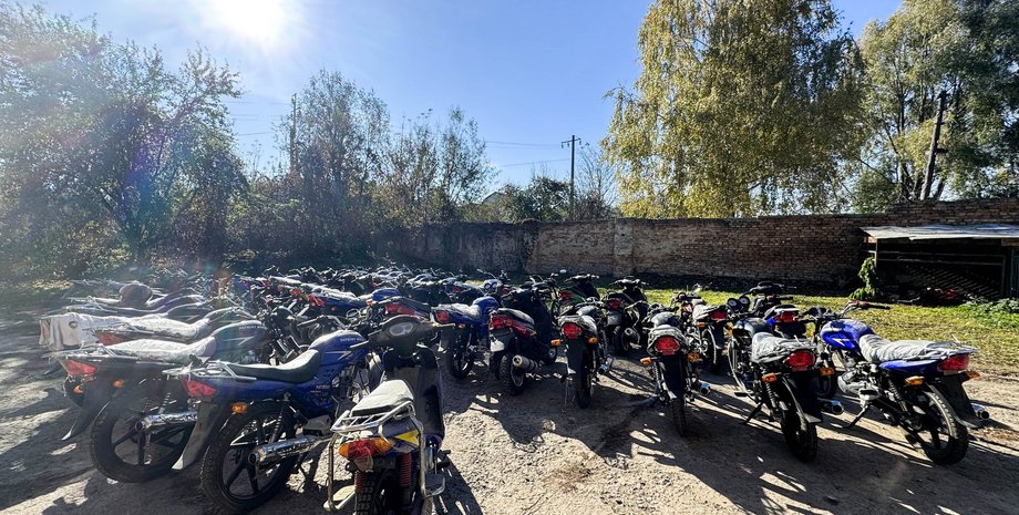 Крадіжка, Рівне, Рівненська область, крадії, злодії, поліція, Національна поліція, патрульна поліція, мопеди, скутери