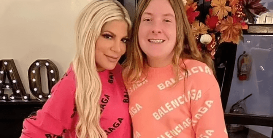 Тори Спеллинг , актриса, сын