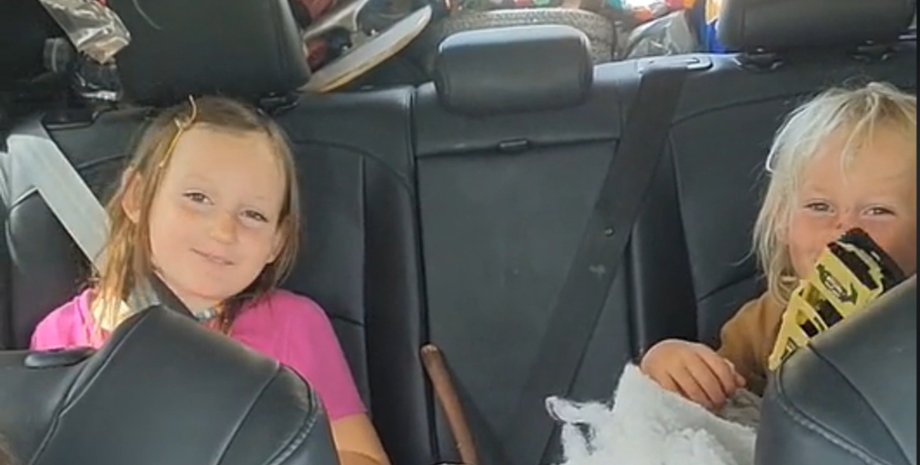 Дети, машина, дом на колесах,