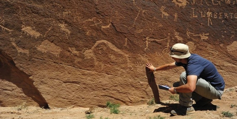 давні індіанські малюнки, відкриття культури пуебло, Колорадо, наскальний живопис, археологічні знахідки, історія індіанців, Касл-Рок Пуебло, петрогліфи, археологія Нового Світу