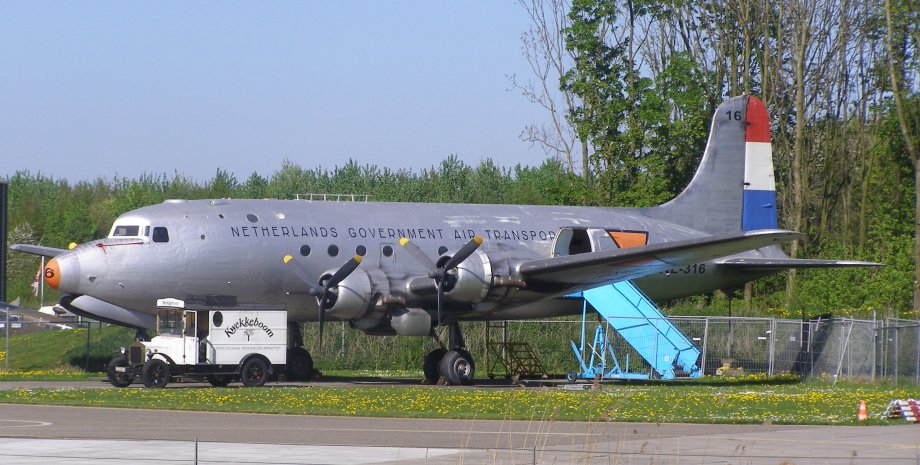 самолет Douglas C-54