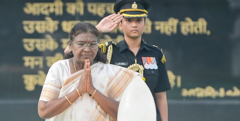 Вертоліт Драупаді Мурму загруз у бетоні