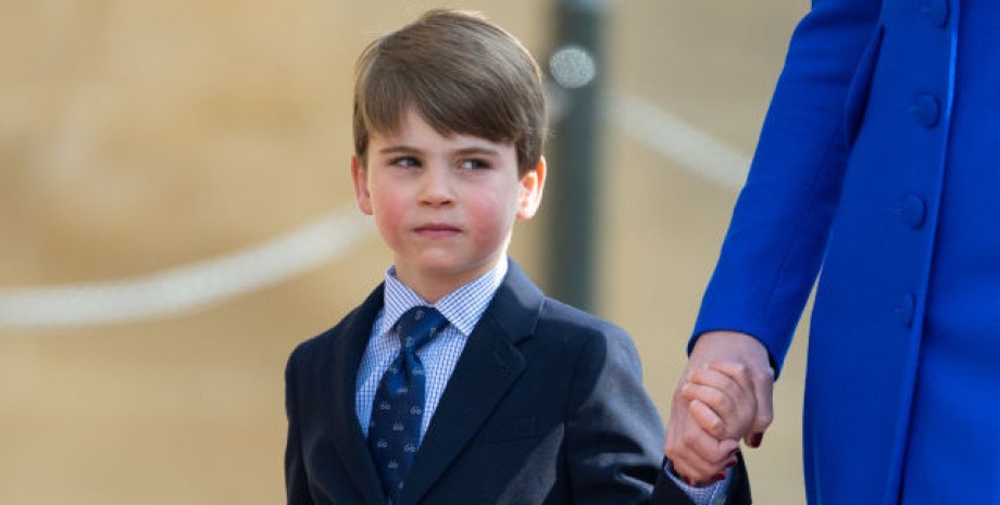 Принц Луї, принц Джордж, принцеса Шарлотта, Кейт Міддлтон діти, принц Вільям діти, пасхальна служба королівська сім'я