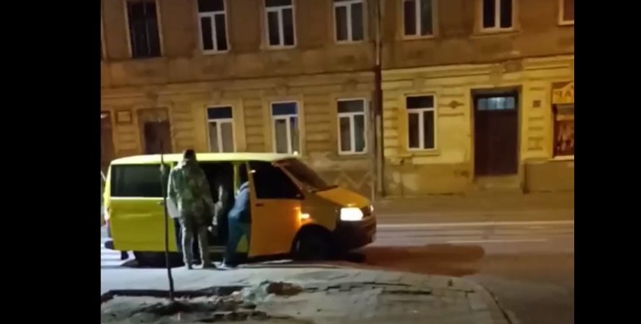 автобус львовского тцк