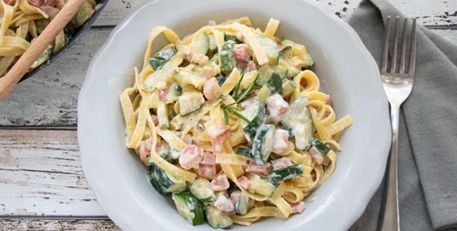 паста с кабачками и беконом, итальянское блюдо, кабачки рецепт, итальянская кухня
