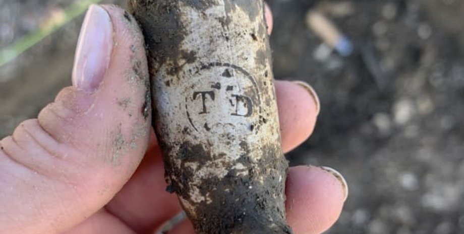 обломок курительной трубки, найденный на раскопках
