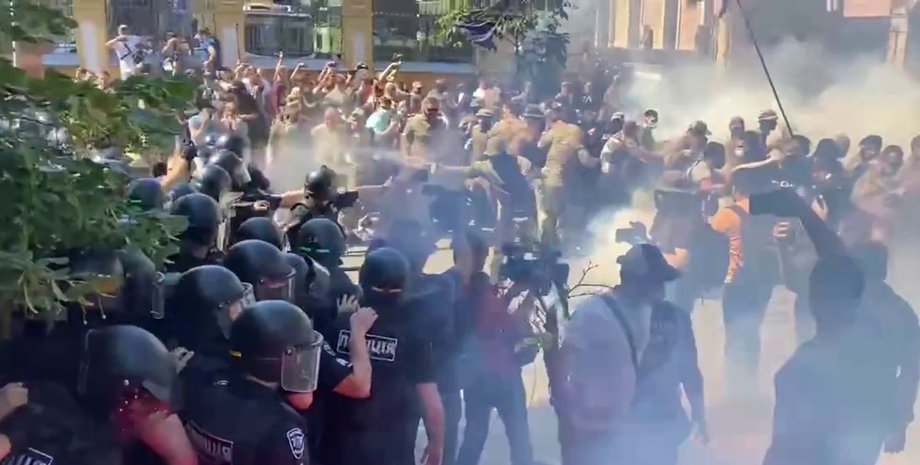 Нацкорпус Киев, протесты Нацкорпуса, Нацкорпус под ОП, столкновения Нацкорпуса и полиции