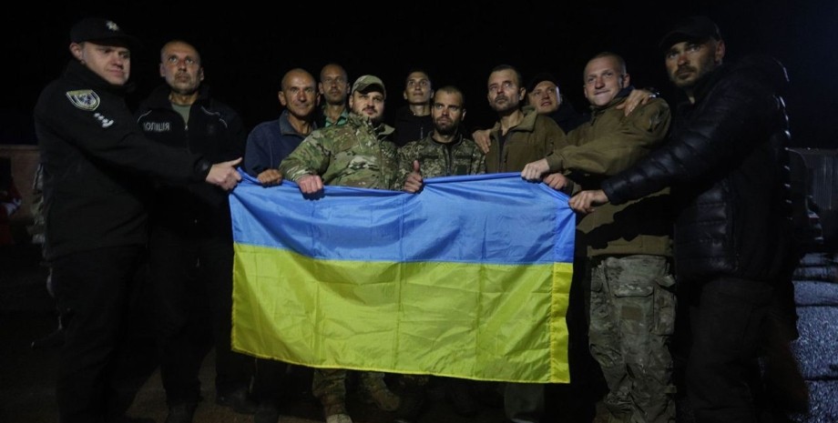 Українські полонені, прапор України, фото