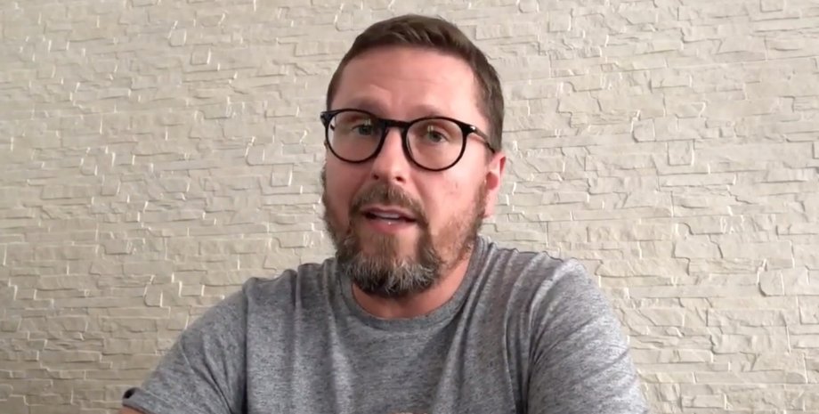 Анатолий Шарий