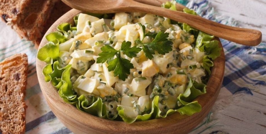Рецепт Слоеный яичный салат с маринованными опятами и картофелем