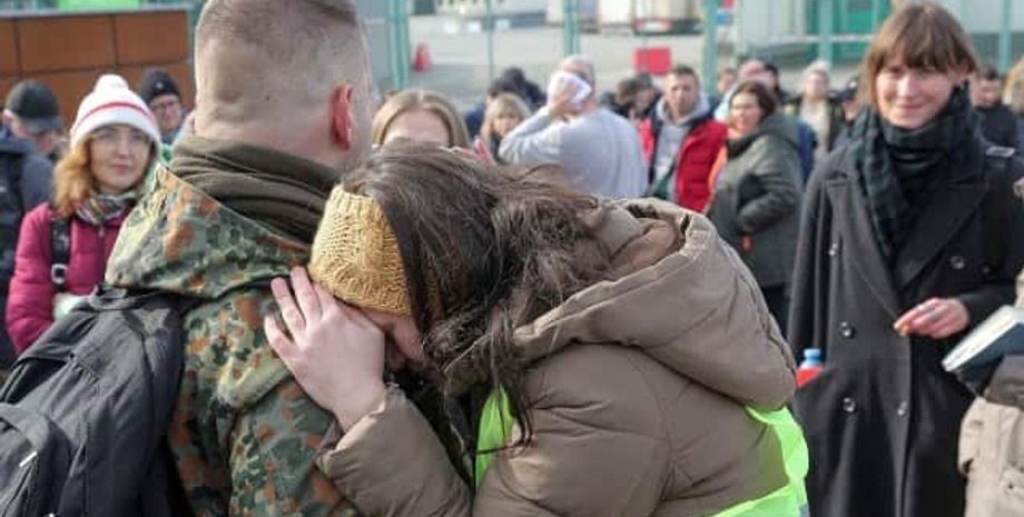 Доброволец на границе Украины с Польшей, в Украине всеобщая мобилизация, Мобилизация в Украине, Экстрадиция украинских мужчин призывного возраста, Экстрадиция мужчин в Украину,