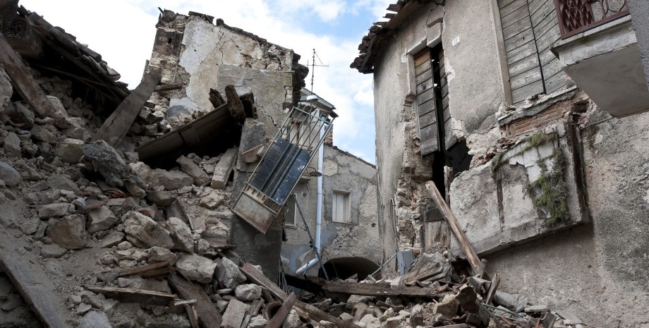 разрушительное землетрясение в Турции, последствия стихийного бедствия, Турция, подземные толчки, ущерб от землетрясения