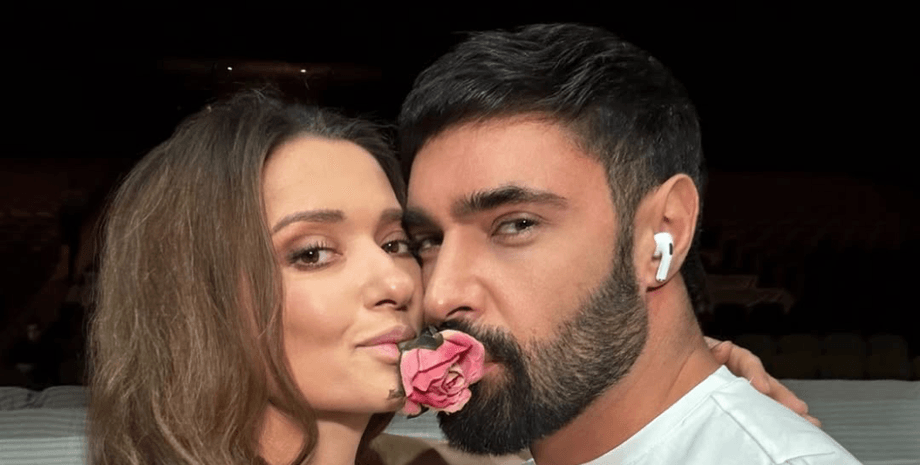 Наталья Могилевская и Виталий Козловский поцеловались на сцене