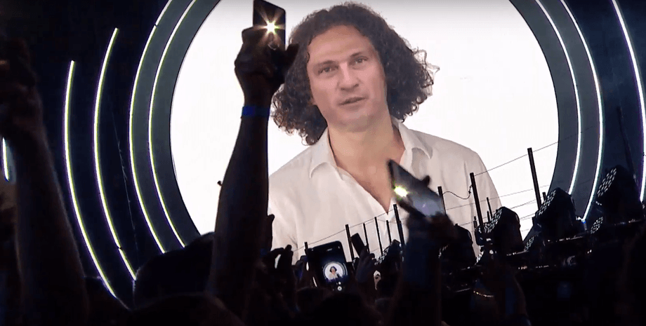 Концерт на "Олимпийском" ко Дню независимости: на шоу выступил "оживший" Кузьма