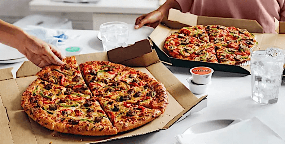 Пицца в коробке, пицца, еда, коробка, квадратная коробка, упаковка для пиццы, пицца на вынос, доставка пиццы, круглые коробки
