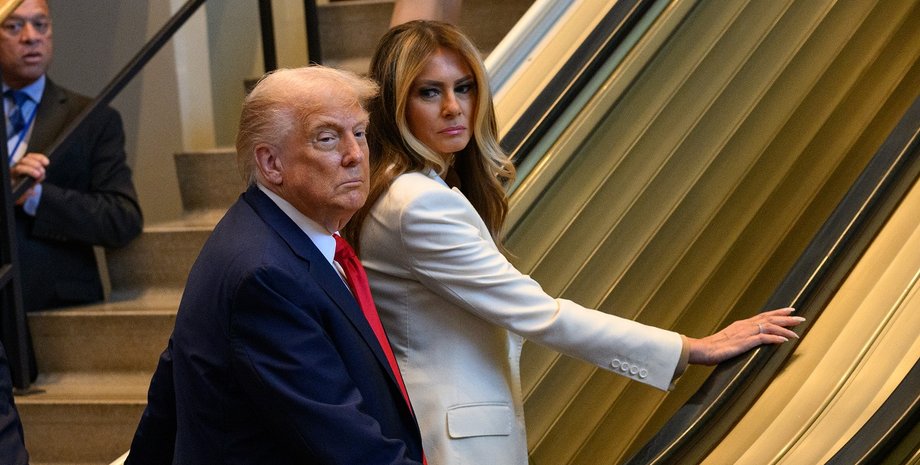 Президент США и его жена застряли на эскалаторе