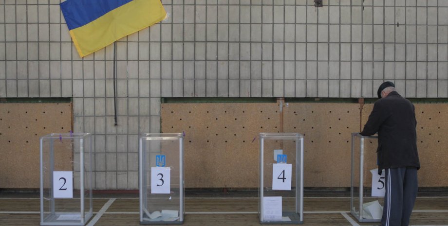 Выборы на участке в Киеве / Фото: Ярослав Дебелый, Фокус