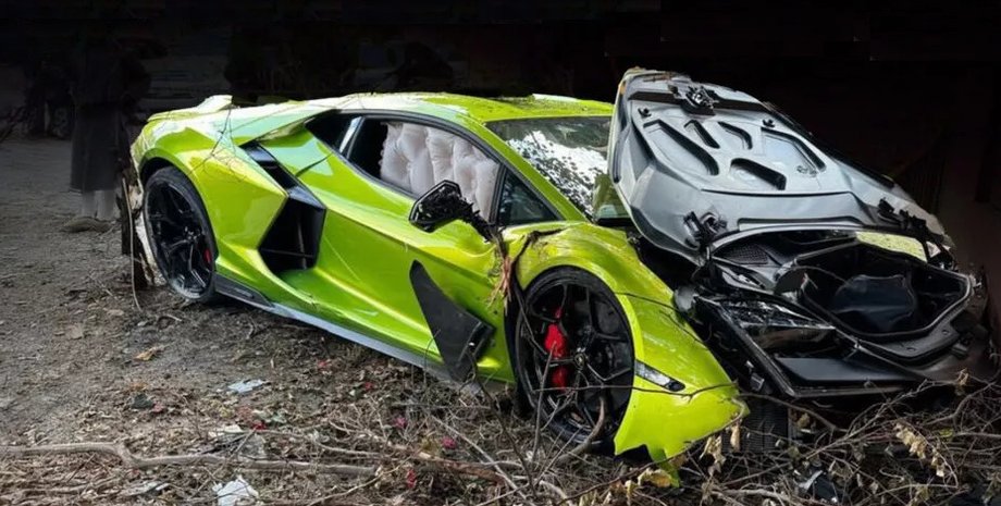 Разбитый ламборгини, Lamborghini Revuelto, новый Lamborghini Revuelto, суперкар Lamborghini