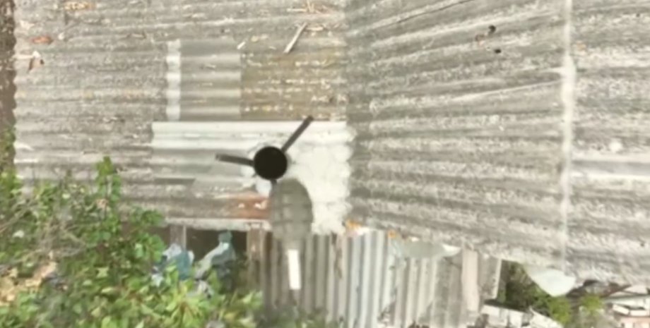 всу сбрасывают гранату с бпла