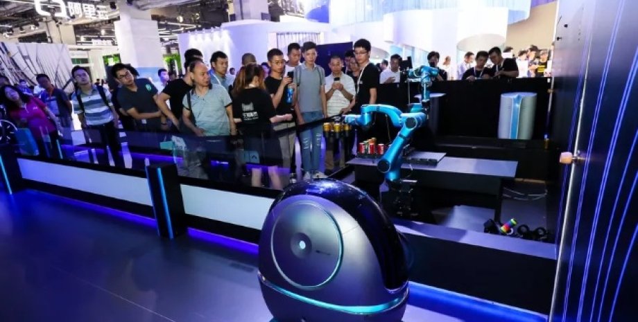 Робот-портье. Alibaba AI Labs