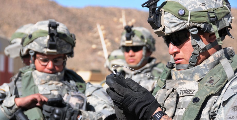 Армія США, військові США, телефони, смартфони