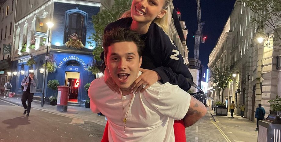 Никола Пельтц, Бруклин Бекхэм