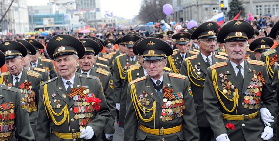 Ветераны во время военного парада / Фото: "РИА Новости"